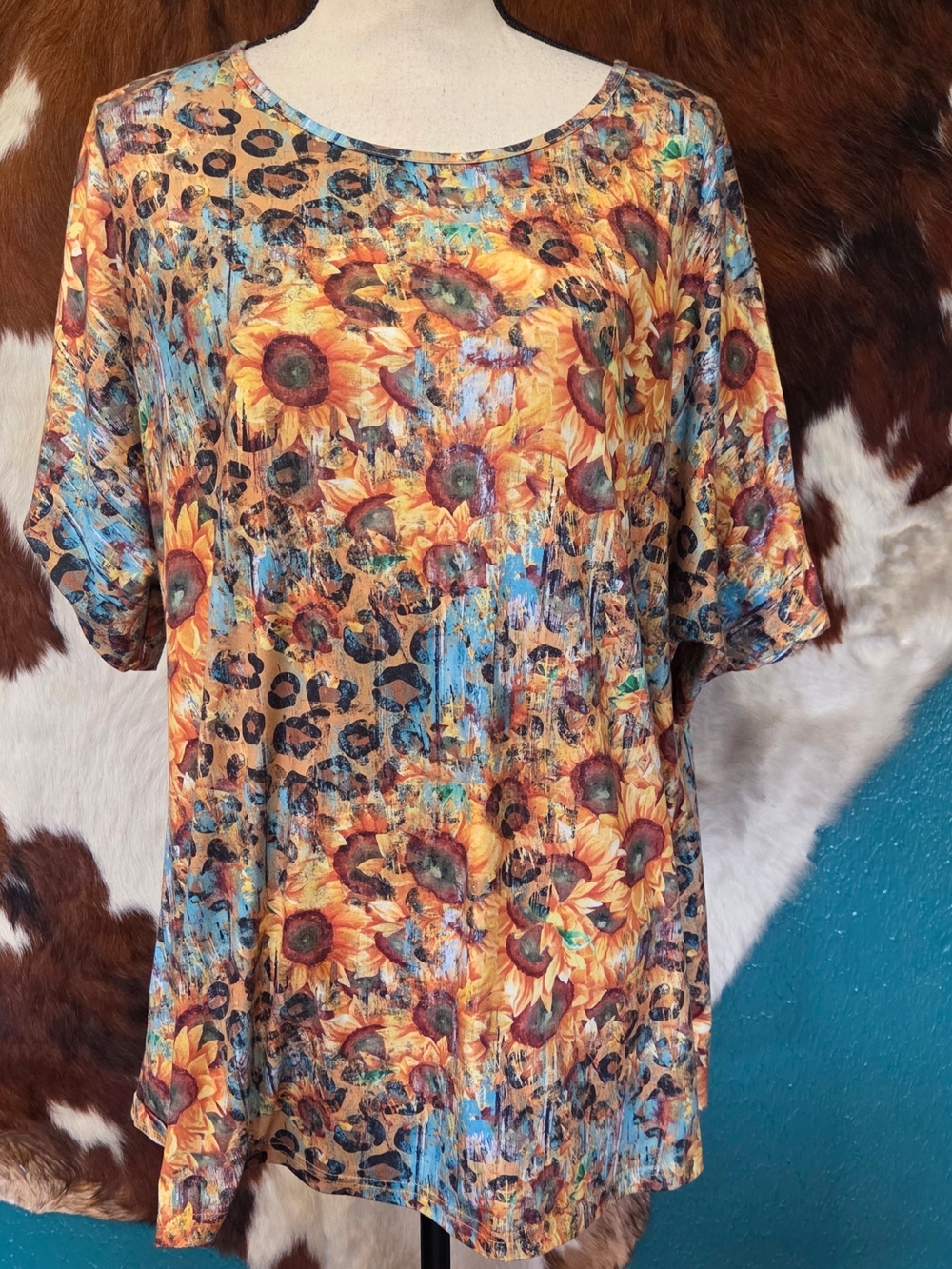 Southern Stitch Sunflower & Leopard Print Short Sleeve Top